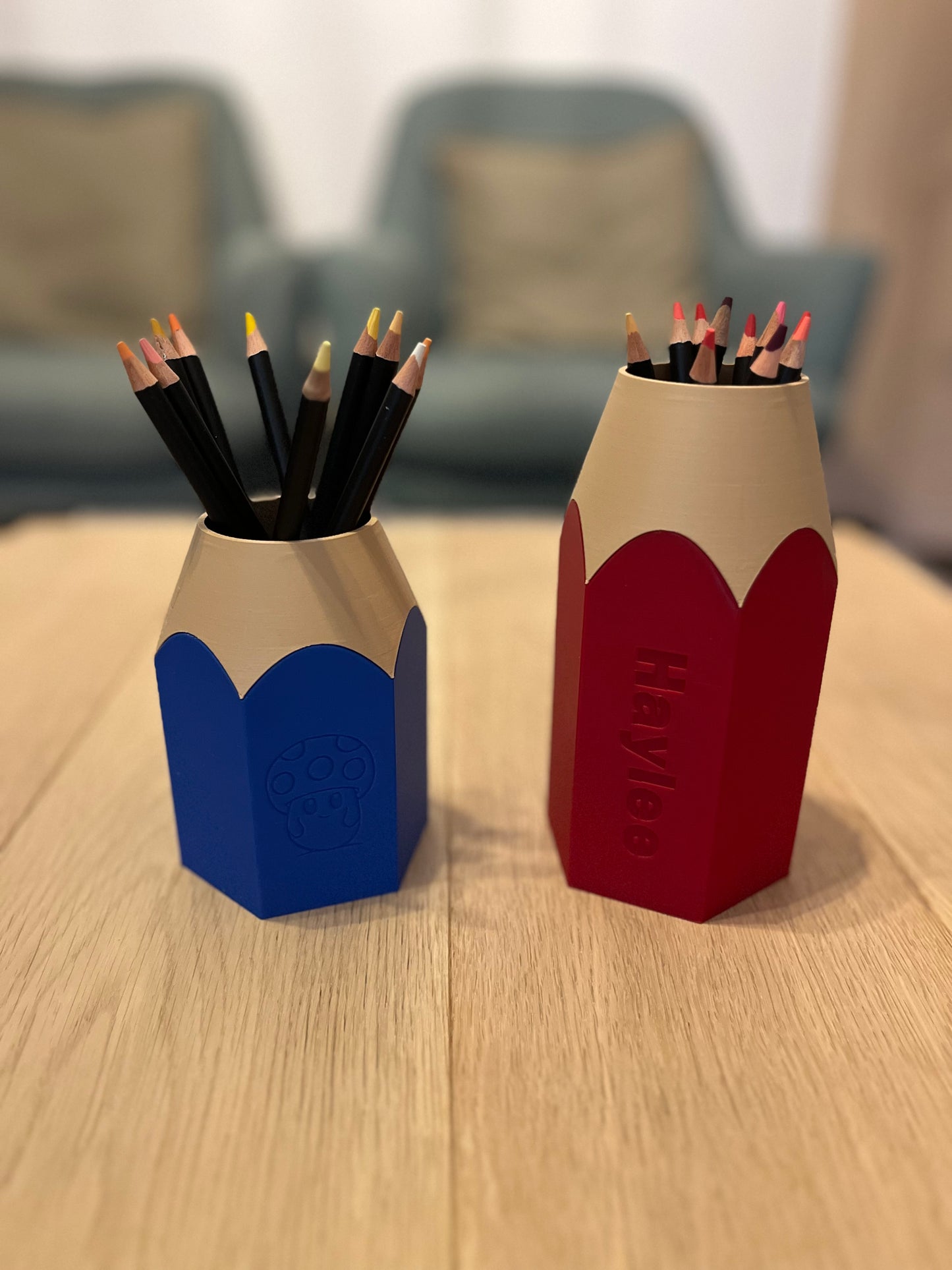 Potloodhouder met je eigen naam en (klas)logo