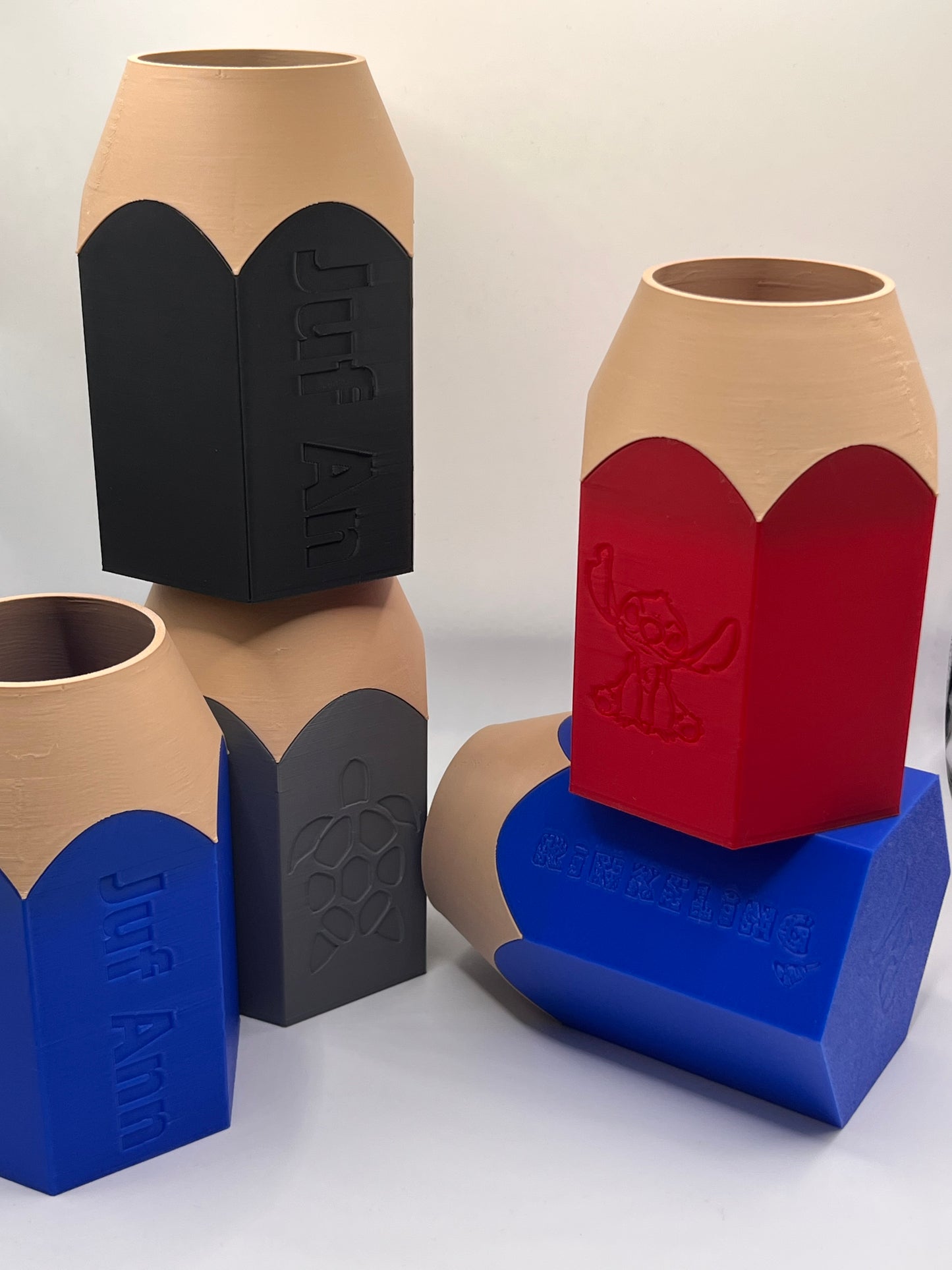 Potloodhouder met je eigen naam en (klas)logo